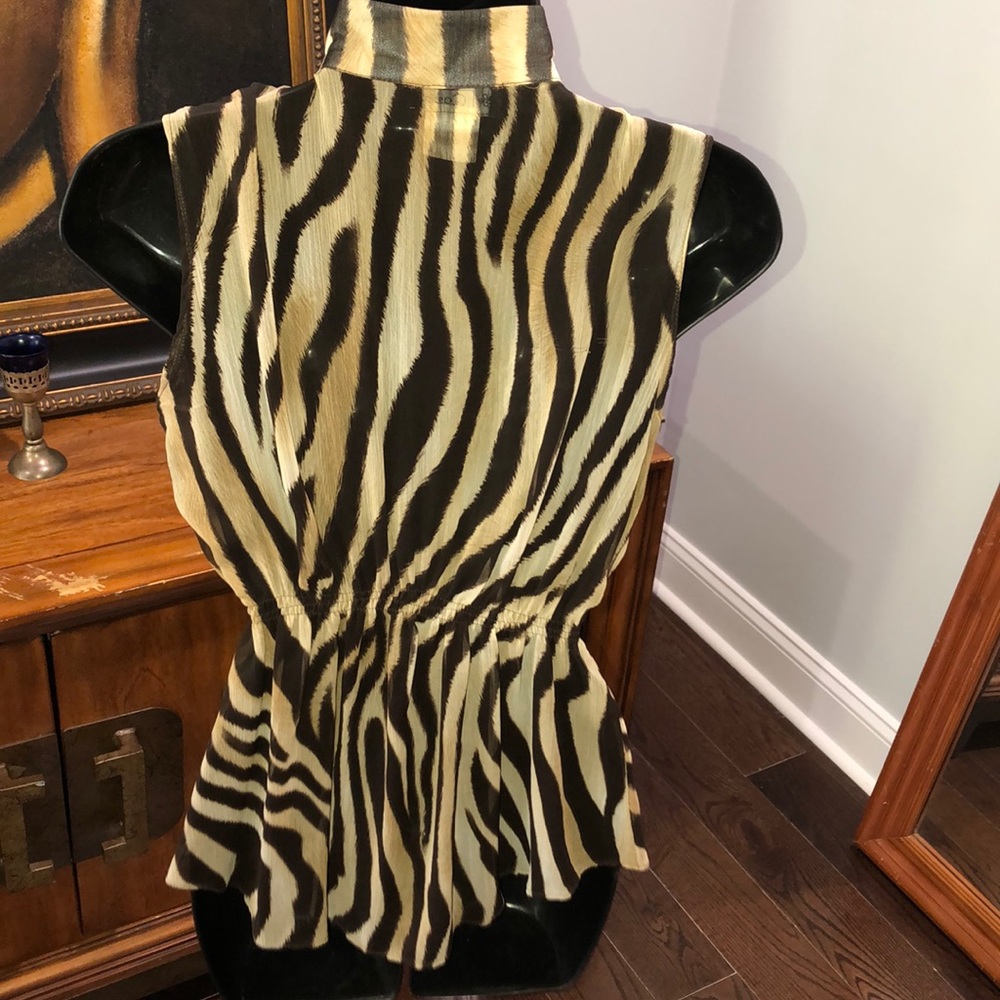 ZEBRA 🦓 PRINT RUFFLE SHIRT IN BROWN TONES - Picture 6 of 7